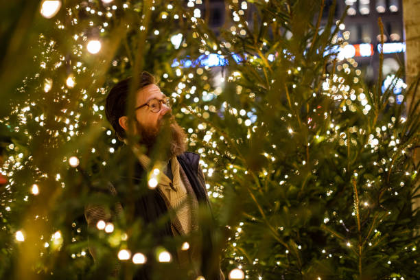 christmas tree shopping - gothenburg city urban scene illuminated imagens e fotografias de stock