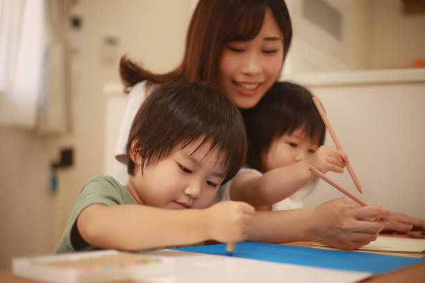 istock Parent and child drawing 1292534000