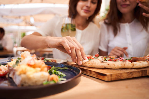 istock Best friends enjoying pizza 1292539988