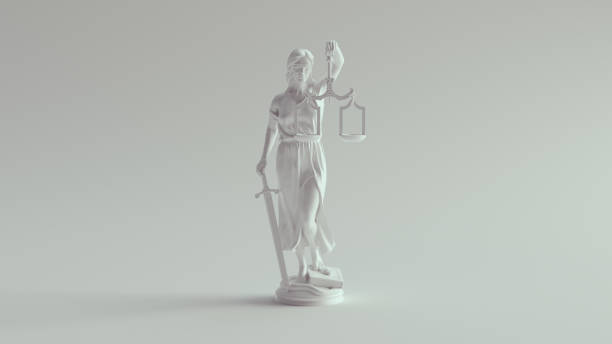 lady justice statue die personifizierung des justizsystems pure white - roman statue stock-fotos und bilder