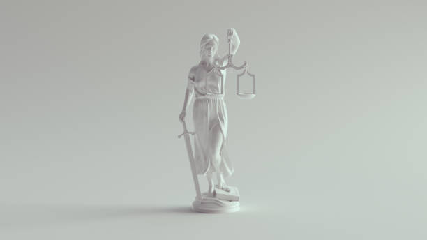lady justice estátua a personificação do sistema judiciário branco puro - strength man made object clothing the human body - fotografias e filmes do acervo
