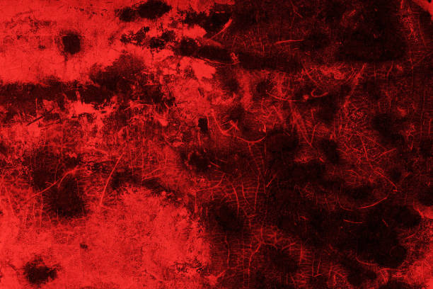 запятнанная темно-красная стена с черными пятнами и извилистыми трещинами - sign dirty plaster red стоковые фото и изображения