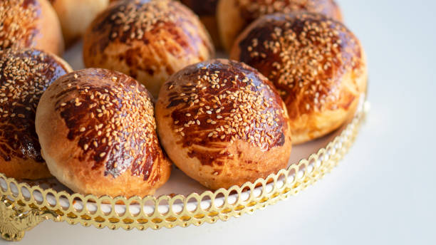 prodotto di pasticceria turca, gustoso pogaca. pasticcini turchi; pogaca, borek, acma. pasticceria turca - simit foto e immagini stock