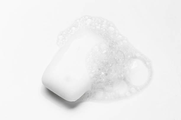 白い背景に石鹸バーと泡 - bar of soap ストックフォトと画像