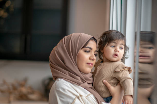 istock Look out the window, mum! 1292657383