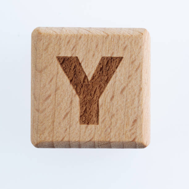 деревянный блок с буквой y на белом фоне - letter y alphabet wood typescript стоковые фото и из�ображения
