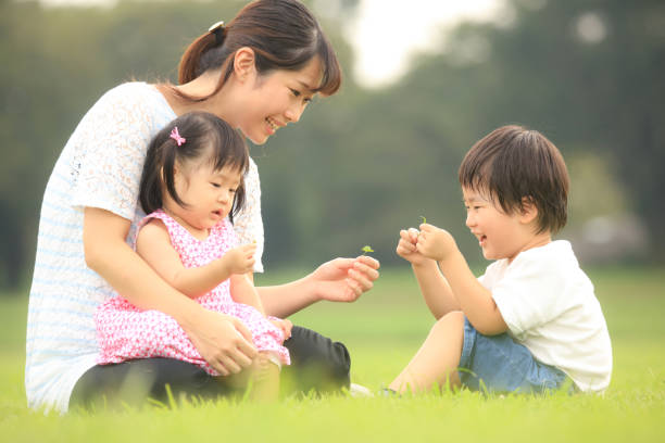 istock Parent and child to play 1292675507