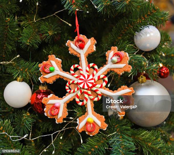 Wooden Mannequin Decorating Xmas Tree Stock Photo - Image of holiday,  green: 105561054