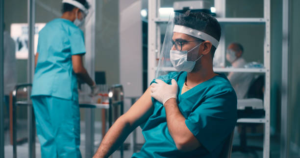 istock Medical practitioners during vaccination in hospital 1292690256