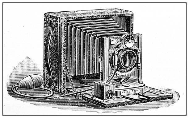 골동품 일러스트: 사진 카메라 - camera engraving old retro revival stock illustrations