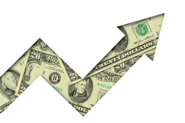 白色背景上美元紙幣的向上箭頭 – 美元貨幣增長和上升趨勢的概念 - 美國紙幣 圖片 個照片及圖片檔