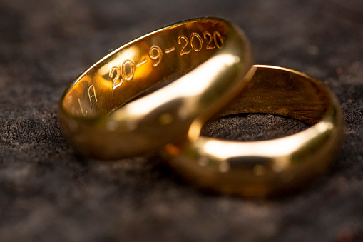 wedding rings with detail of the dates engraved in the ring