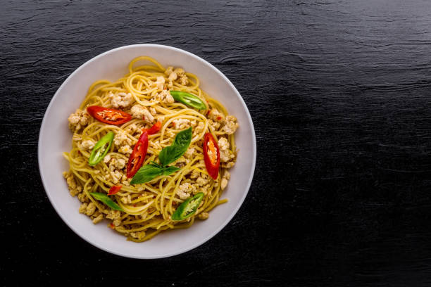 istock Stir fry chicken spaghetti Asian style 1292730942