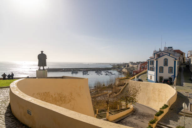 1.300+ Fotos, Bilder und lizenzfreie Bilder zu Sines iStock