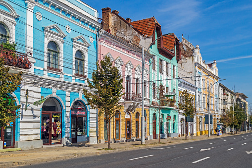 Cluj-Napoca, Transylvania: Houses with multicolored facades located in Mihai Viteazu Square.