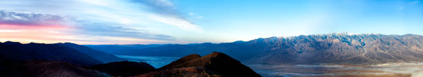 단테의 전망에서 죽음의 계곡 - 파노라마 - 새벽 - panoramic california mountain range southwest usa 뉴스 사진 이미지