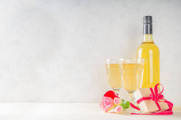 istock Valentine wine glasses 1292775946