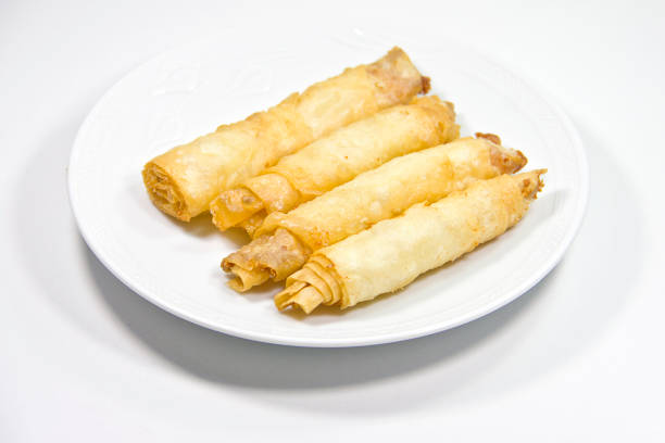 fried feta rolls, ou 'cigarette' pastries - sigara böreği - portion turkey sandwich close up - fotografias e filmes do acervo