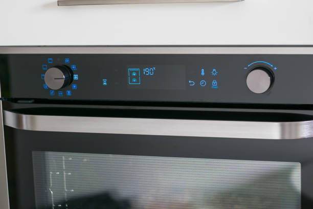 istock Oven View of a black oven with a silver handle 1292789067