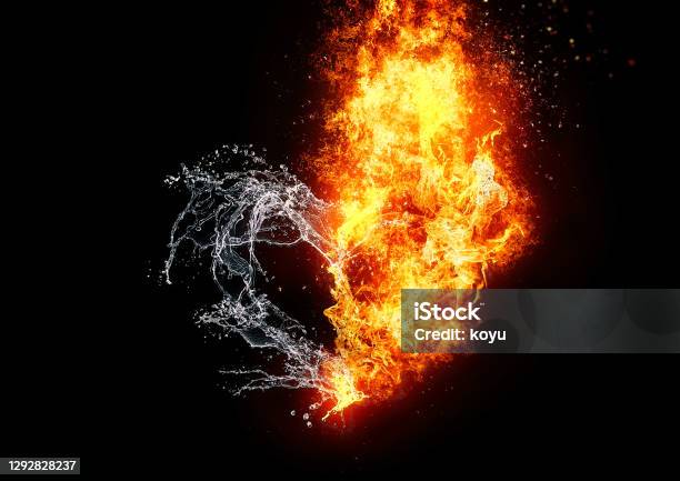 Foto de Fogo E Água e mais fotos de stock de Fogo - Fogo, Água, Chama -  iStock