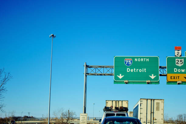 istock Heavy Traffic On Interstate 75 In Detroit Michigan 1292879708