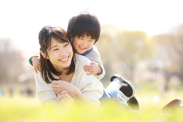 istock Smiley parent and child 1292897073