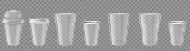 stockillustraties, clipart, cartoons en iconen met plastic beker. realistische transparante wegwerpbekers met dop. lege drankcontainers mockup. pakketten voor koffie of koude drank vector set - wegwerpbeker