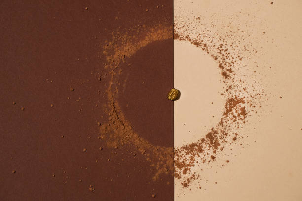 茶色とクリーム色の表面にコーヒ�ー豆を閉じる - coffee crop brown bean beige ストックフォトと画像