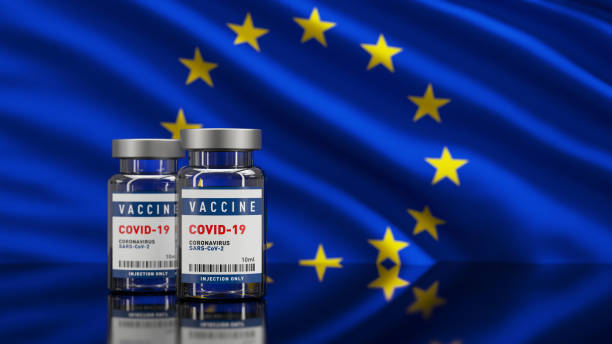 flaga unii europejskiej i szczepionka covid-19 corona virus concept butelka fiolka. głębia ostrości. - vial capsule pill nobody zdjęcia i obrazy z banku zdjęć
