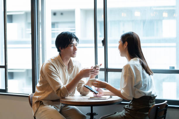 A couple having a fun conversation at a cafe