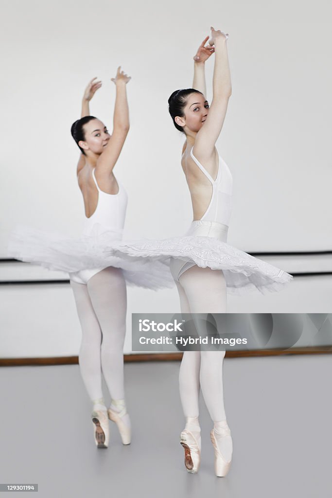 Kobiety kostiumach w Balet Taniec - Zbiór zdjęć royalty-free (18-19 lat)