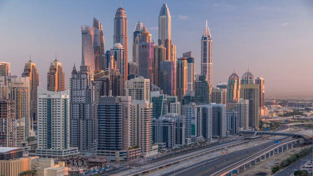 dubai marina rascacielos vista aérea al amanecer desde jlt en dubai timelapse, eau - industry sunrise dubai construction fotografías e imágenes de stock