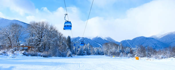istock Ski resort banne, Bansko, Bulgaria, ski lift cabin 1293025533