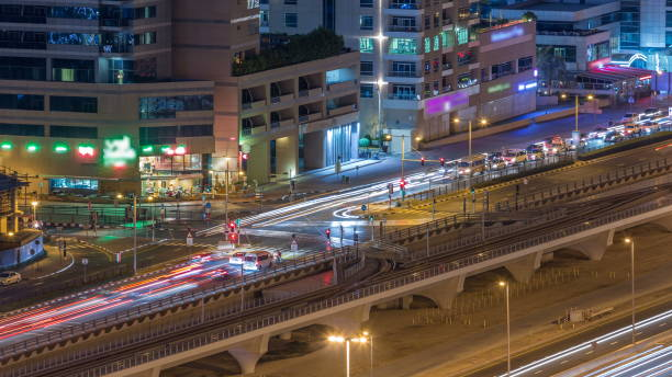 大都市の夜間タイムラプスにおける道路交差点の空中写真 - crossing east driving transportation ストックフォトと画像