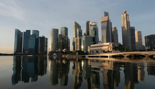 istock Singapore - Walking around Marina Bay 1293128574