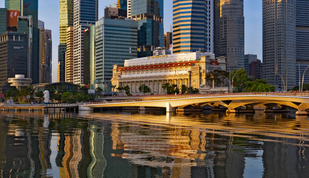 istock Singapore - Walking around Marina Bay 1293129112