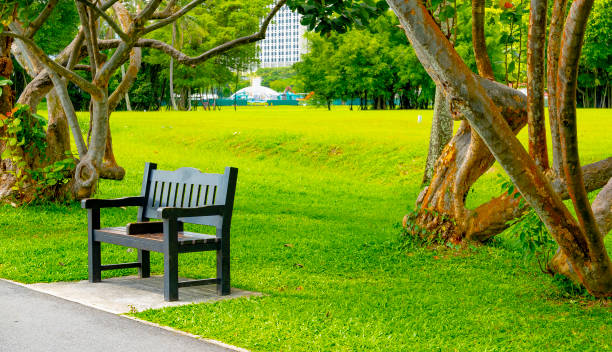 istock Singapore - Walking around Marina Bay 1293129181