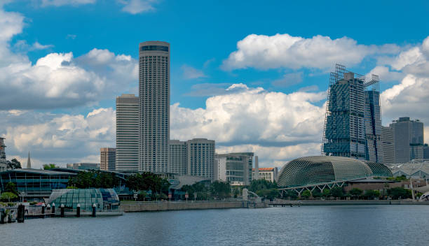istock Singapore - Walking around Marina Bay 1293129240