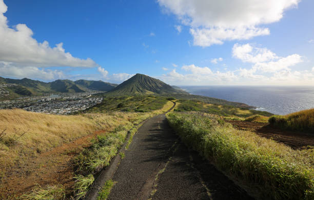 istock Hanauma Bay ridge hike 1293151939