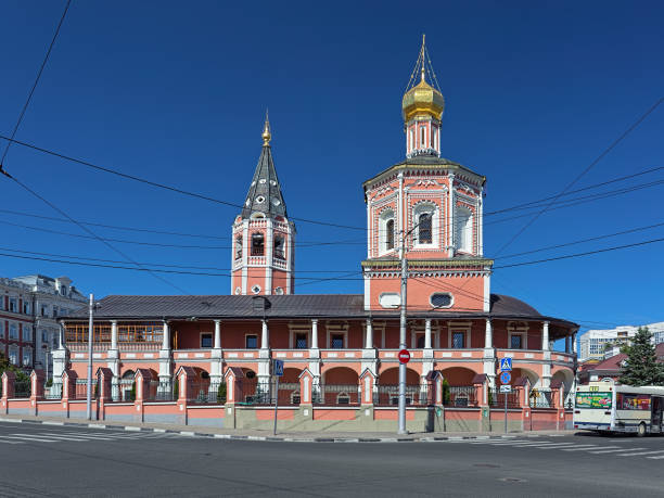 catedral de la santísima trinidad en saratov, rusia - cathedral russian orthodox clear sky tourism fotografías e imágenes de stock