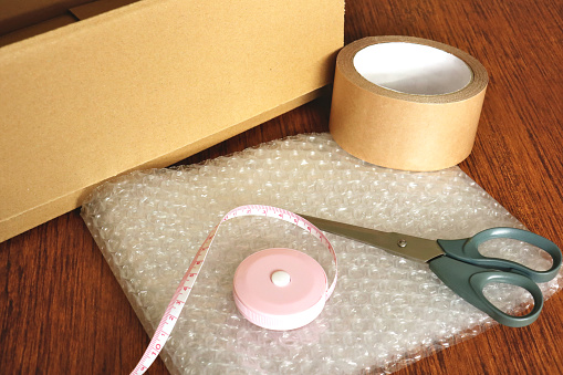 Prepare tools such as a cardboard box and a duct tape to pack the luggage.