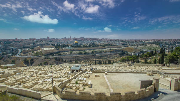 panoramiczny widok na jerusalem timelapse hyperlapse z kopułą na skale z góry oliwnej - jerusalem old town dome of the rock city zdjęcia i obrazy z banku zdjęć