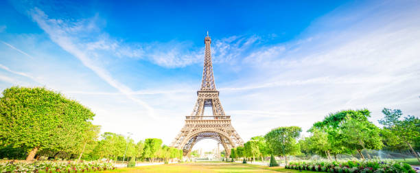 istock eiffel tour and Paris cityscape 1293189317