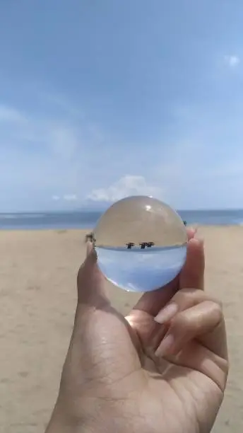 Holding glass ball
