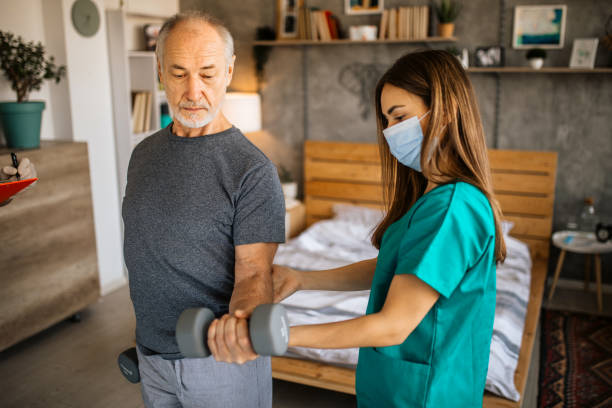 istock Physiotherapy sessions at home 1293212039