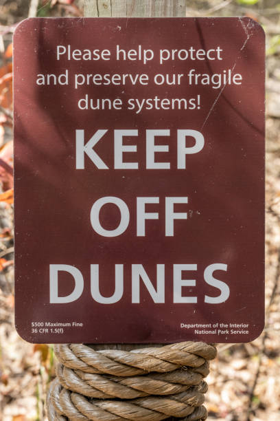 keep off dunes signe - nobody nature fragility close up photos et images de collection