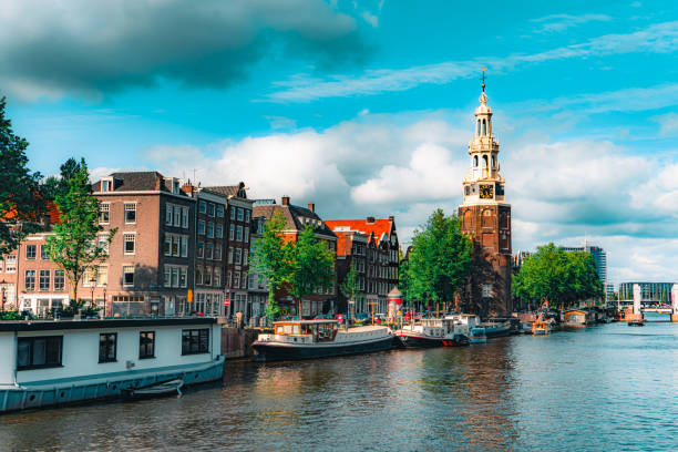 istock Old town of Amsterdam 1293266332
