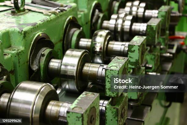 Detail Einer Rollenprofiliermaschine Stockfoto und mehr Bilder von Maschinenbau - Maschinenbau, Alt, Deutschland