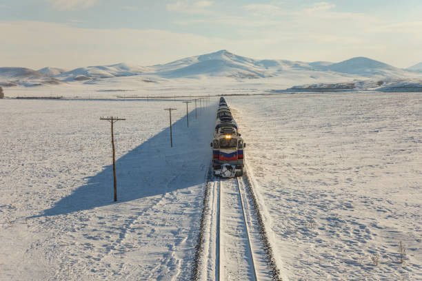eastern express in der wintersaison kars türkei - eastside stock-fotos und bilder