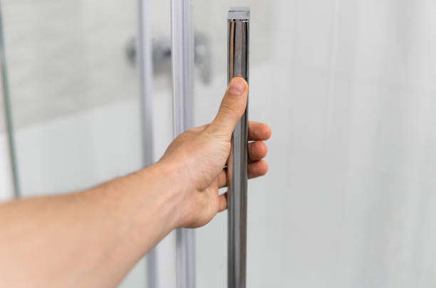 istock Male hand opens the shower door in a modern bathroom. 1293317200